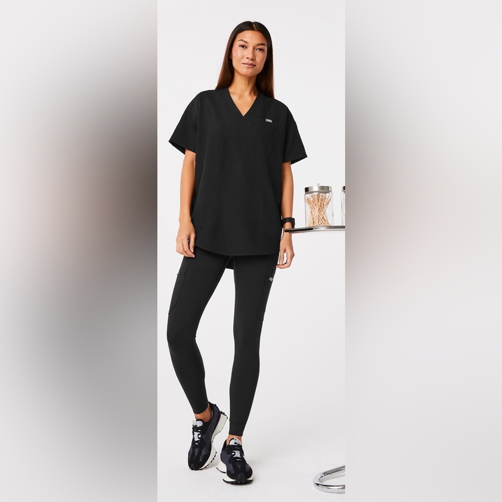Figs High Waisted Seville ScrubLegging & Halle V-Neck Tunic Top